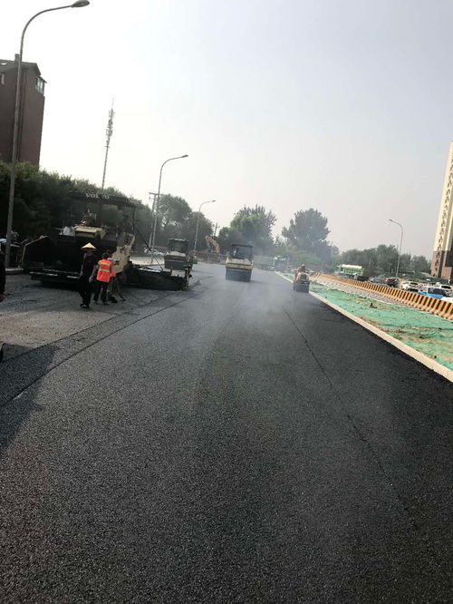 北京石灰粉灰碎石廠 瀝青路面施工的專業之道